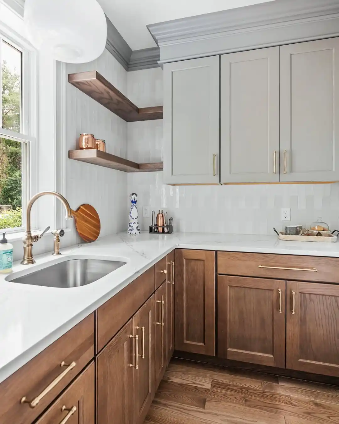 Bold Two-Tone Cabinets