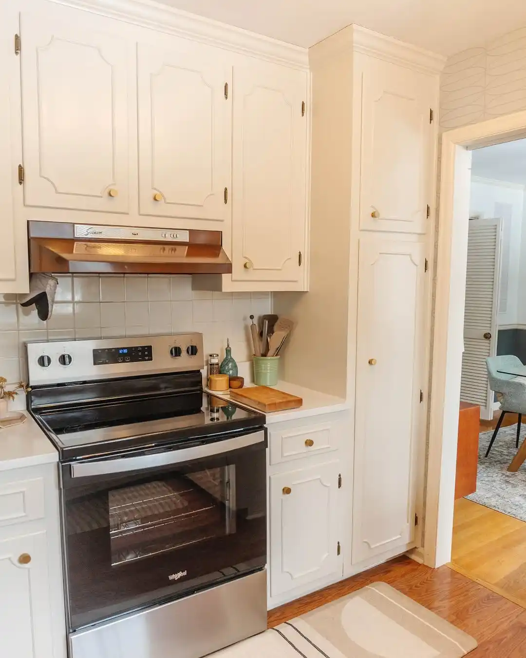 How to Incorporate Retro Cabinets into Modern Kitchens